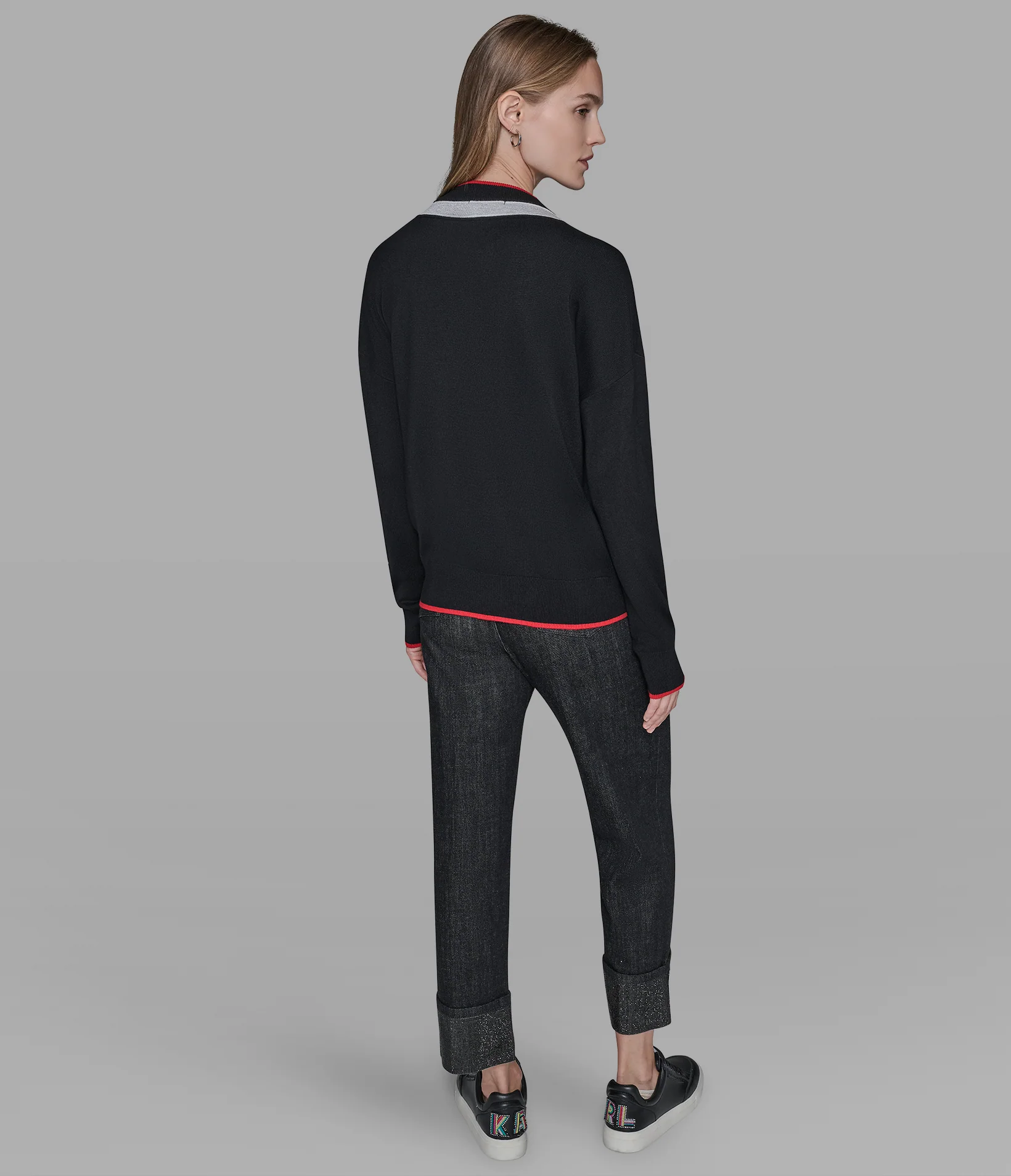 V-NECK LOGO TAPE SWEATER - Image 2